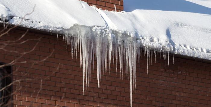 removing ice dams on house in grand rapids michigan